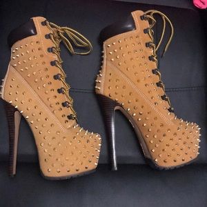 NEVER WORN! TIMBERLAND STYLE HEELS WITH STUDS